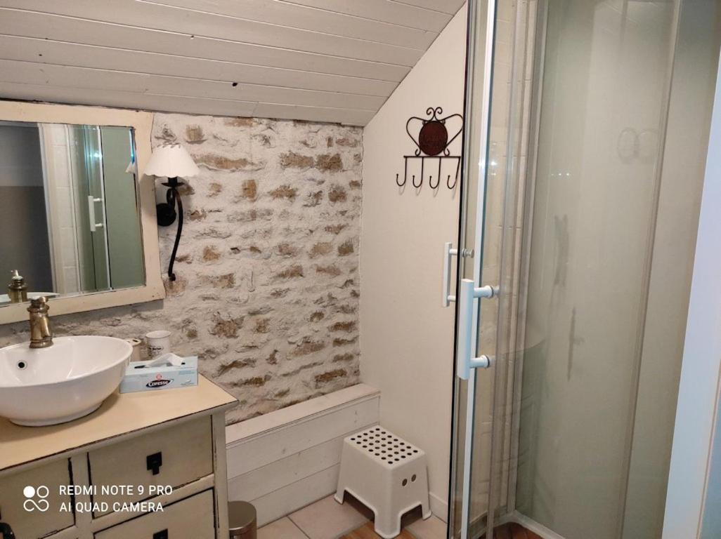 L'Entre Deux Vignes Bed & Breakfast Brizambourg Ngoại thất bức ảnh